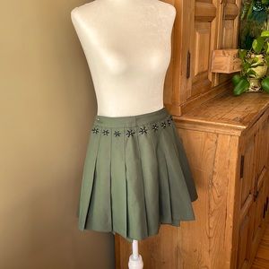 Forever21 green pleated skirt